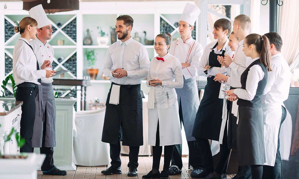 Read more about the article Dress to Impress: The Psychology behind Hospitality Uniforms