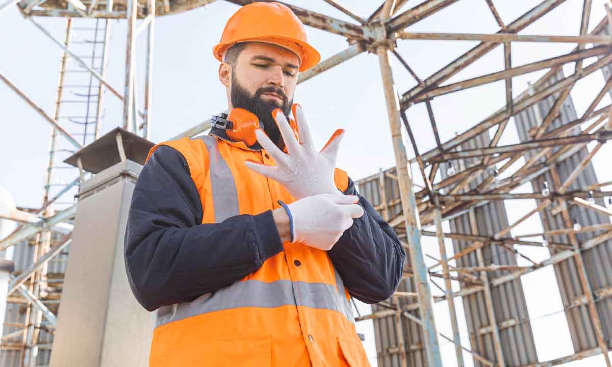 From Safety to Professionalism: How Construction Work Uniforms Make a Difference